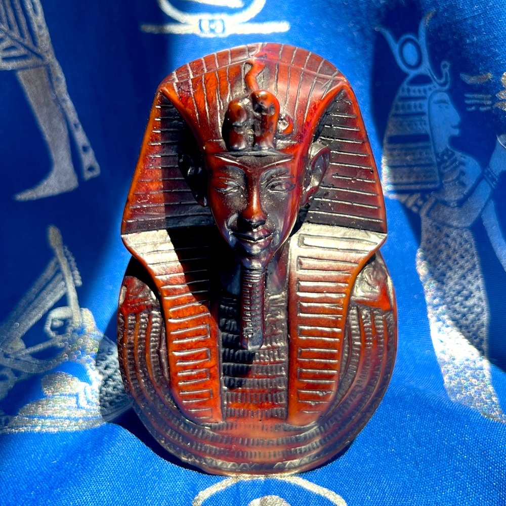 MASK OF TUTANTIAMUN STATUE